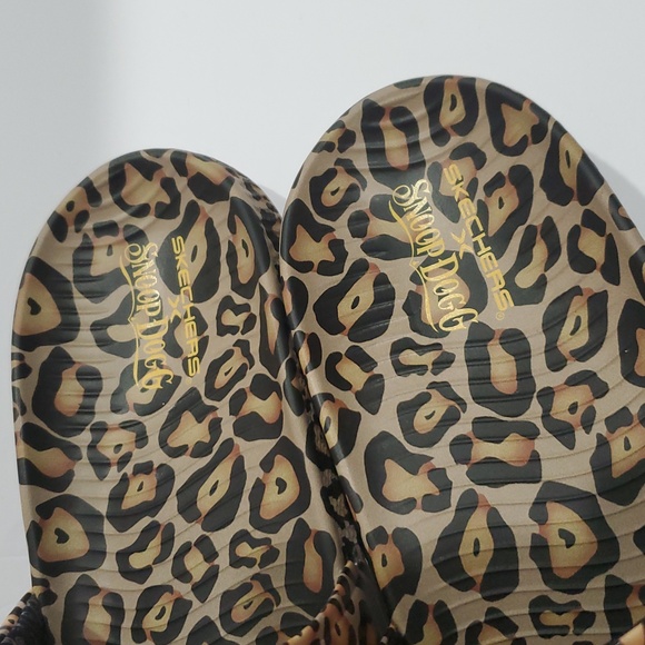 SKECHERS X SNOOP DOGG Dr Bombay Animal Print cushioned rubber pool slides size 9 - Picture 5 of 7